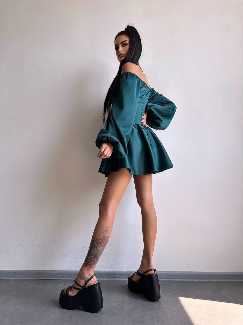 Атласна сукня з обʼємними рукавами та мереживом Атласна сукня з обʼємними рукавами та мереживом | PUSHKA SHOP