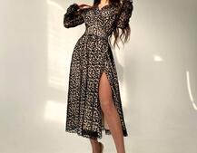 Платье миди с запахом на груди и разрезом на юбке Платье миди с запахом на груди и разрезом на юбке | PUSHKA SHOP