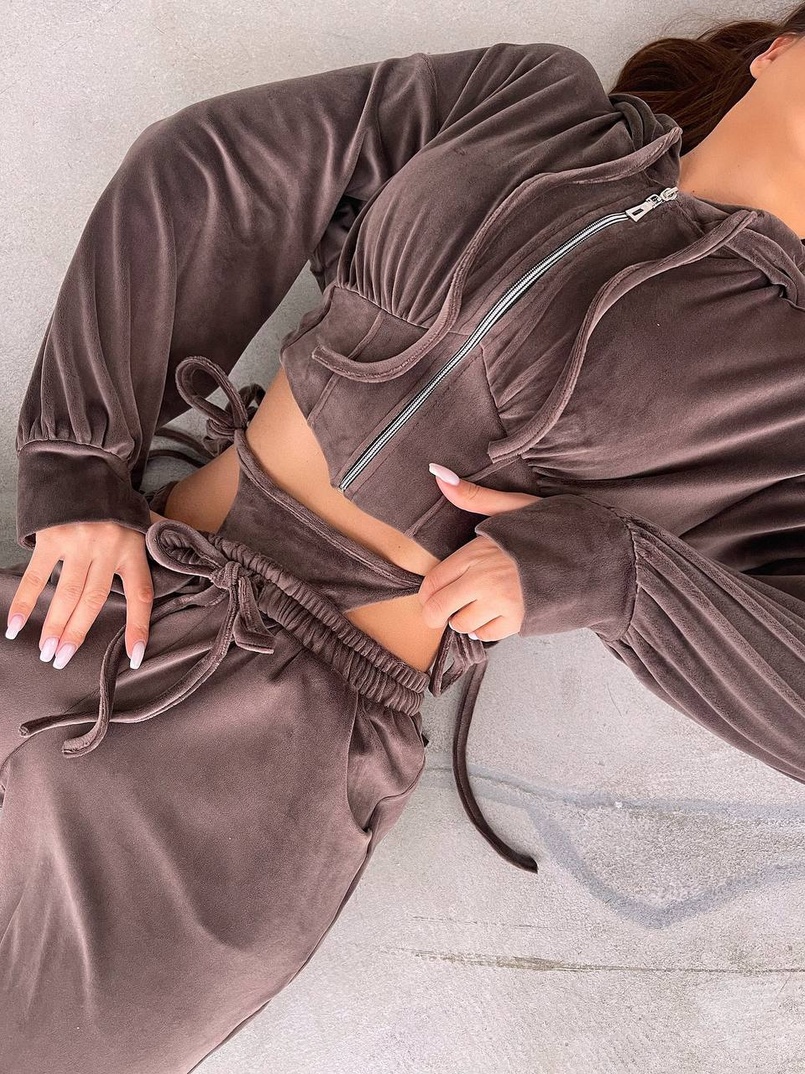 Велюровий комплект: кофта з корсетними елементами + джогери з імітацією трусиків Велюровий комплект: кофта з корсетними елементами + джогери з імітацією трусиків | PUSHKA SHOP