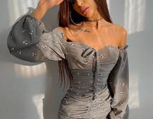 Платье со сборкой в цветочный принт Платье со сборкой в цветочный принт | PUSHKA SHOP