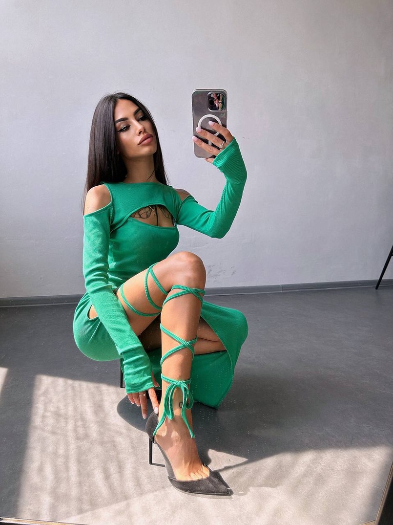 Трикотажна сукня з зав’язкою на ніжку Трикотажна сукня з зав’язкою на ніжку | PUSHKA SHOP