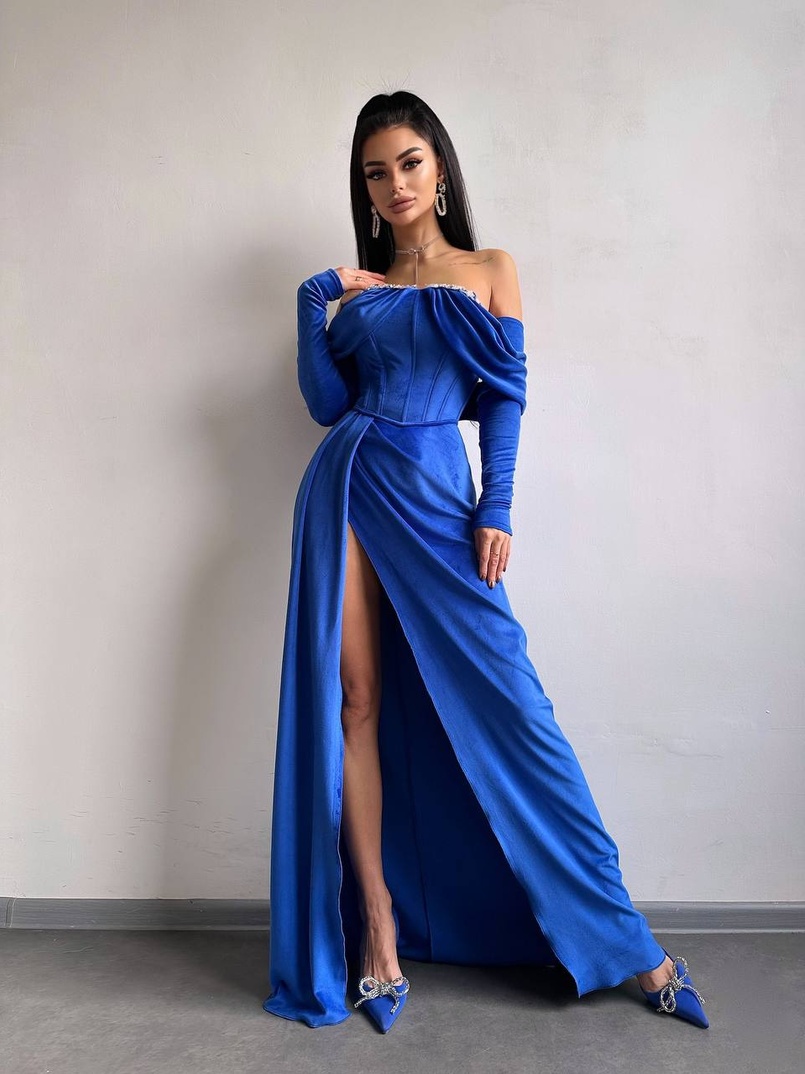 Оксамитова сукня максі декорована стразами Ручна робота Оксамитова сукня максі декорована стразами Ручна робота | PUSHKA SHOP