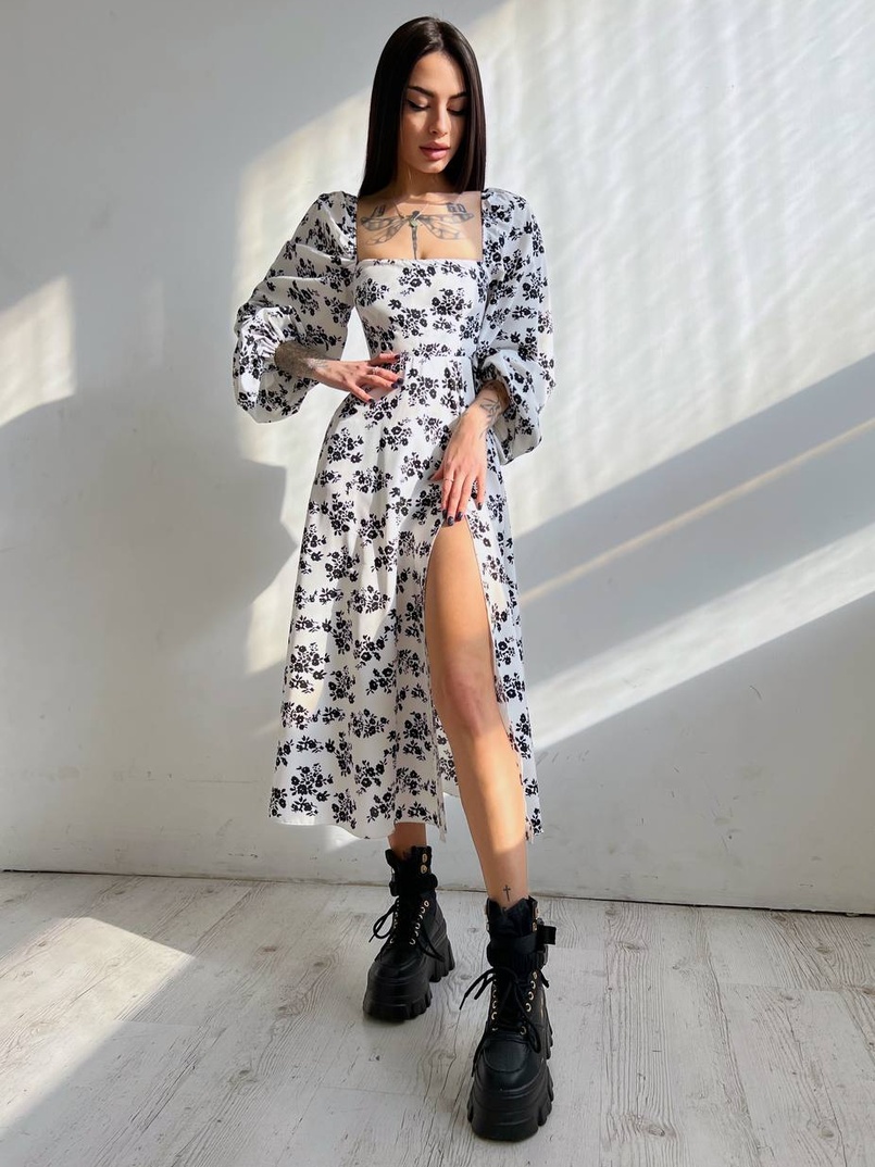 Цветочное платье-миди со шнуровкой на спинке и разрезом на ножке  Цветочное платье-миди со шнуровкой на спинке и разрезом на ножке  | PUSHKA SHOP