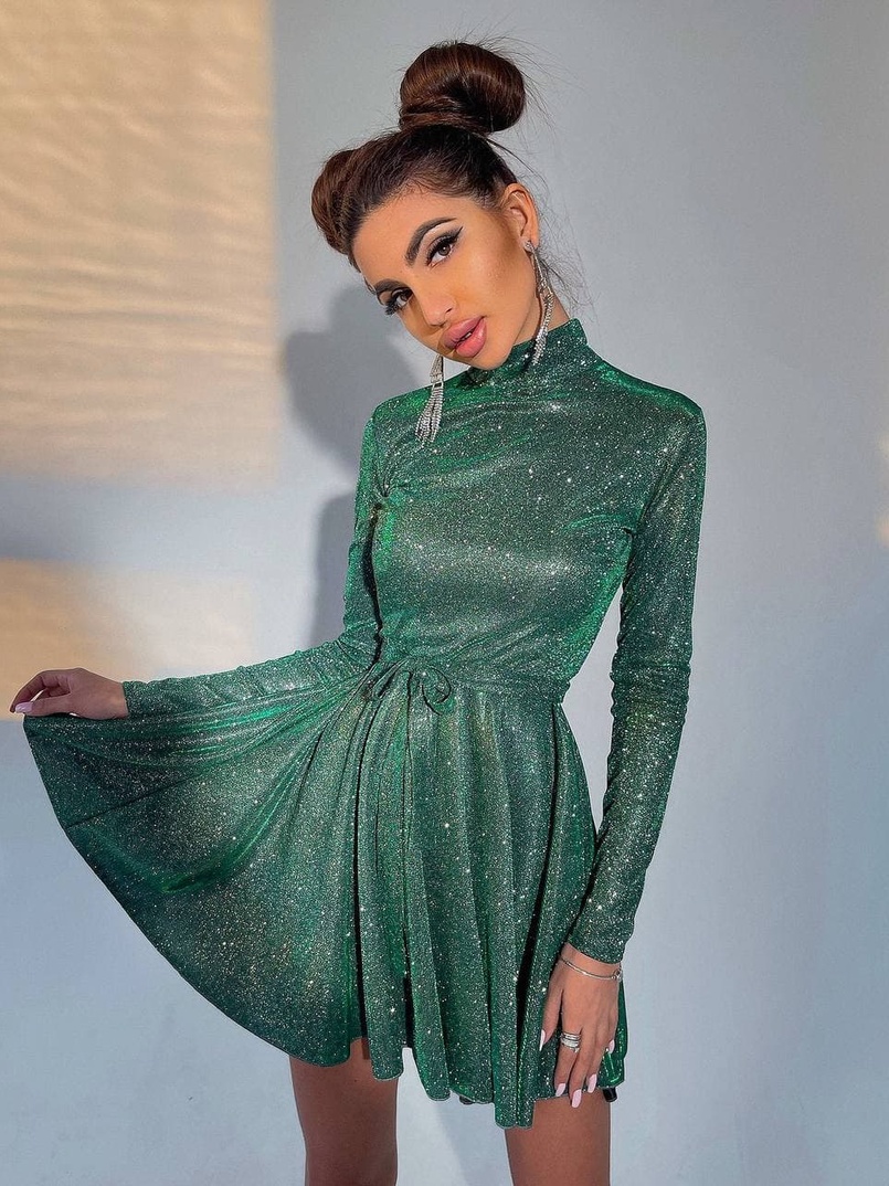 Блестящее платье с расклешенной юбкой и высоким воротом   | PUSHKA SHOP