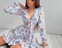 Цветочное платье с завязками на груди и пышной юбкой с оборками Цветочное платье с завязками на груди и пышной юбкой с оборками | PUSHKA SHOP