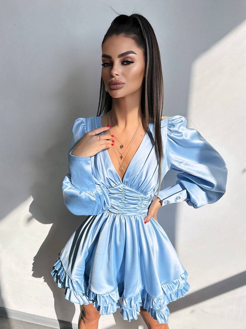 Атласна сукня з пишною подвійною спідницею та об‘ємними рукавами Атласна сукня з пишною подвійною спідницею та об‘ємними рукавами | PUSHKA SHOP