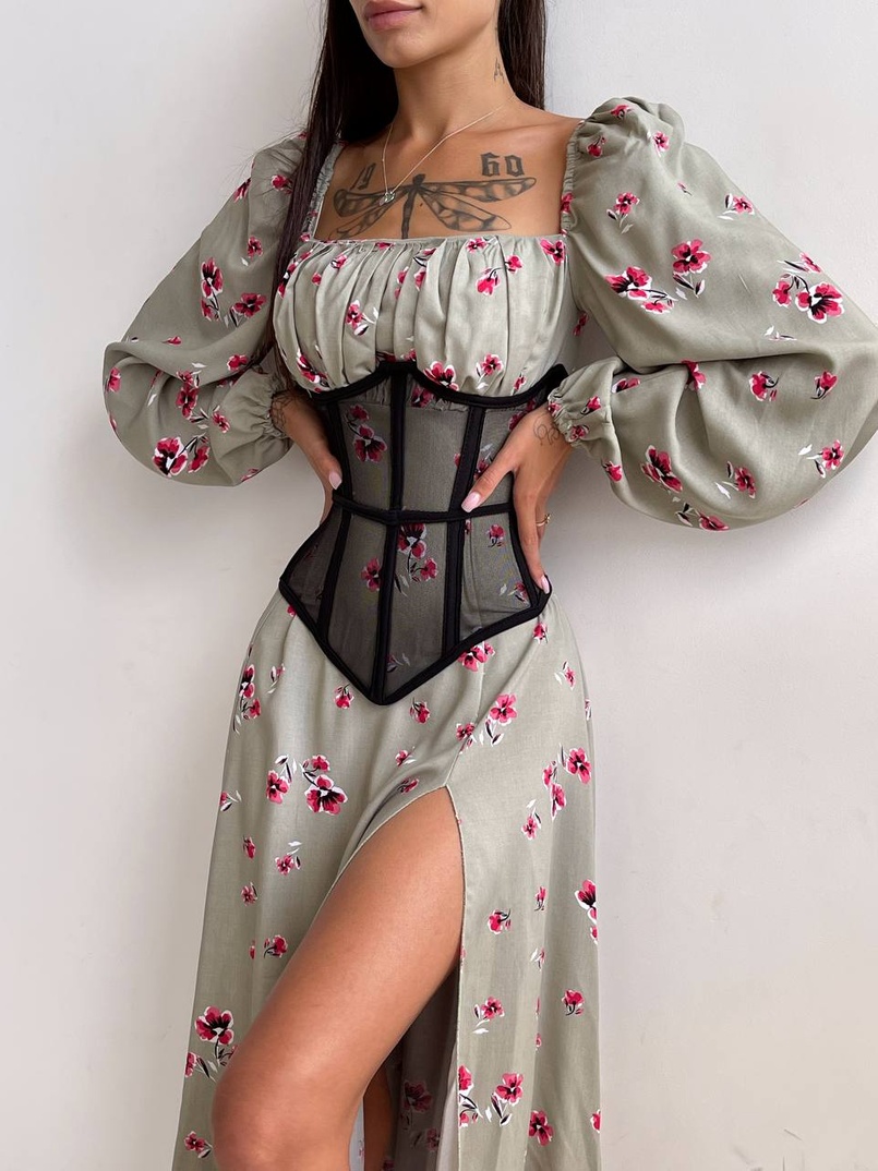 Сукня міді з розрізом в квітковий принт + прозорий корсет Сукня міді з розрізом в квітковий принт + прозорий корсет | PUSHKA SHOP