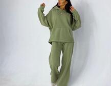 Oversize костюм с худи и расклешенными брюками Oversize костюм с худи и расклешенными брюками | PUSHKA SHOP