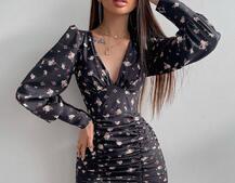 Платье мини с принтом со сборкой на юбке Платье мини с принтом со сборкой на юбке | PUSHKA SHOP