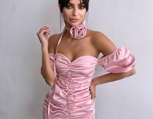 Сукня - міні з драпіруванням та трояндою-чокером Сукня - міні з драпіруванням та трояндою-чокером | PUSHKA SHOP