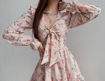 Цветочное платье с завязками на груди и пышной юбкой с оборками  Цветочное платье с завязками на груди и пышной юбкой с оборками  | PUSHKA SHOP