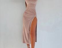 Оксамитова сукня з розрізом, декорована стразами. Прикраса пришита! | PUSHKA SHOP