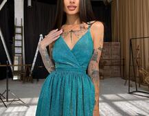 Блестящее платье с пышной юбкой и шнуровкой на спинке Блестящее платье с пышной юбкой и шнуровкой на спинке | PUSHKA SHOP