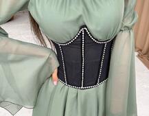 Шифоновое платье ассиметричного кроя с расклешенными рукавами + корсет декорированный стразами Шифоновое платье ассиметричного кроя с расклешенными рукавами + корсет декорированный стразами | PUSHKA SHOP