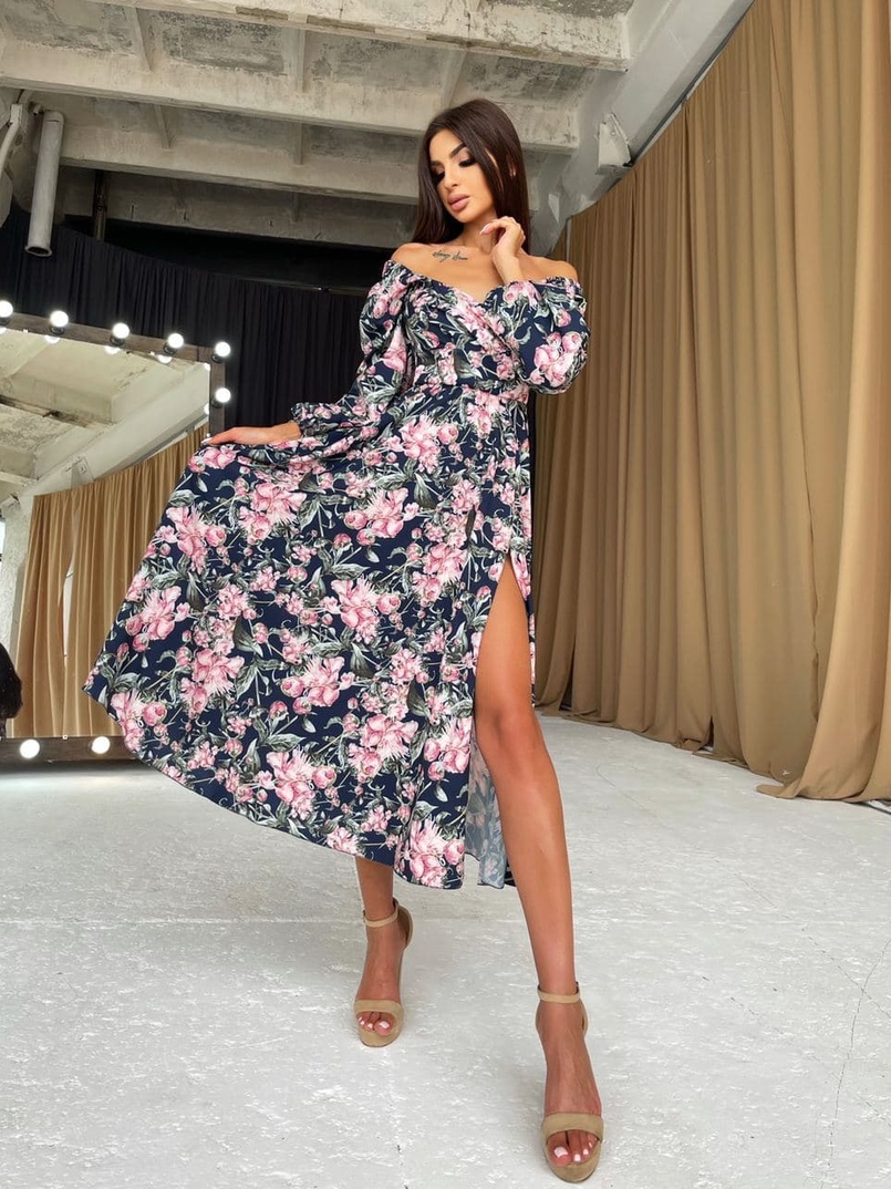 Цветочное платье-миди с разрезом  Цветочное платье-миди с разрезом  | PUSHKA SHOP