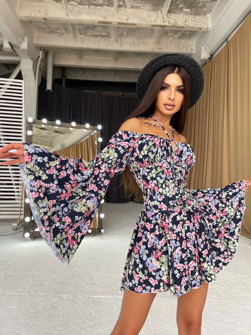 Цветочное платье с расклешенными рукавами и корсетом Цветочное платье с расклешенными рукавами и корсетом | PUSHKA SHOP