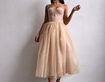 Сукня міді із чашечками з пишною спідницею Сукня міді із чашечками з пишною спідницею | PUSHKA SHOP