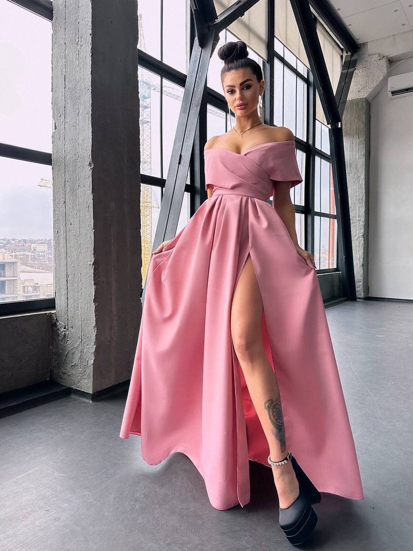 Сукня максі  з відкритими плечима та розрізом на спідниці | PUSHKA SHOP