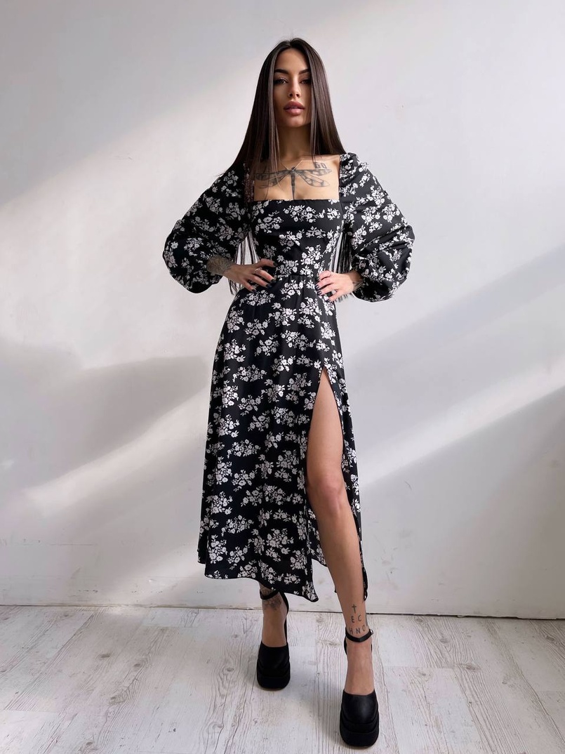 Цветочное платье-миди со шнуровкой на спинке и разрезом на ножке Цветочное платье-миди со шнуровкой на спинке и разрезом на ножке | PUSHKA SHOP