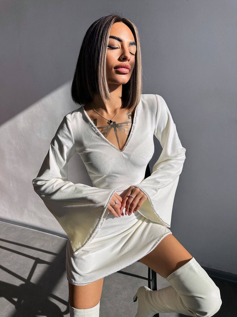 Оксамитова сукня,  декорована стразами з розкльошоними рукавами  Оксамитова сукня,  декорована стразами з розкльошоними рукавами  | PUSHKA SHOP