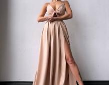 Сукня максі на тонких бретелях з розрізом на спідниці Сукня максі на тонких бретелях з розрізом на спідниці | PUSHKA SHOP