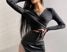 Комплект:  трикотажный топ с запахом + юбка, декорированная бахромой из страз | PUSHKA SHOP