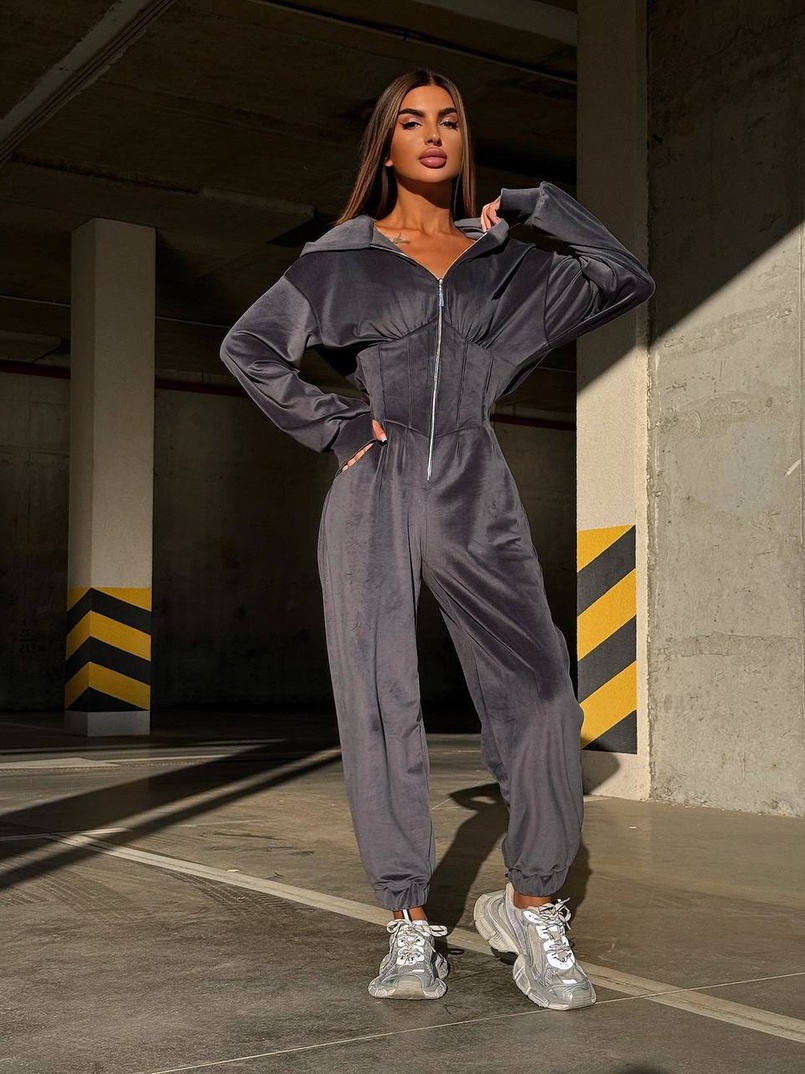 Велюровий комбінезон з елементами корсету Велюровий комбінезон з елементами корсету | PUSHKA SHOP