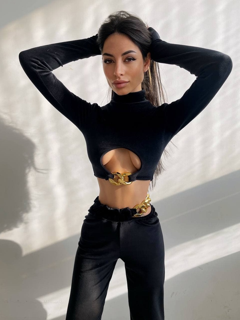 Велюровый костюм с цепями: топ + джоггеры  Велюровый костюм с цепями: топ + джоггеры  | PUSHKA SHOP