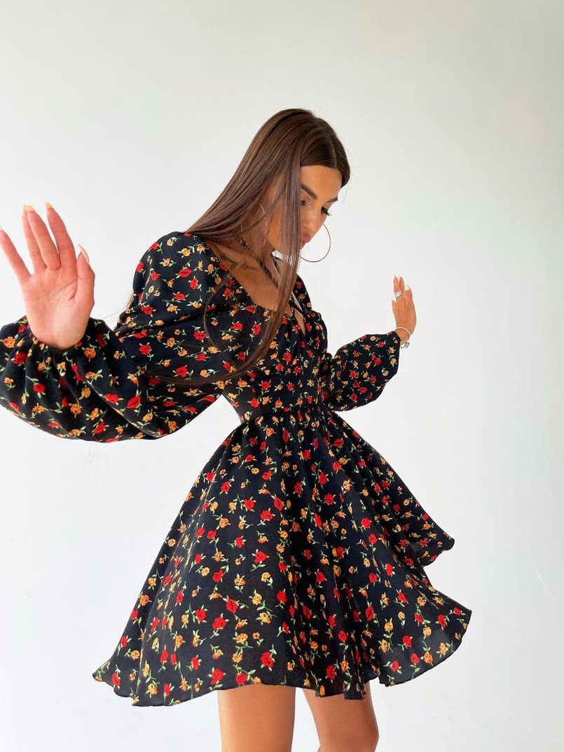 Цветочное платье с пышной юбкой и завязками на груди Цветочное платье с пышной юбкой и завязками на груди | PUSHKA SHOP