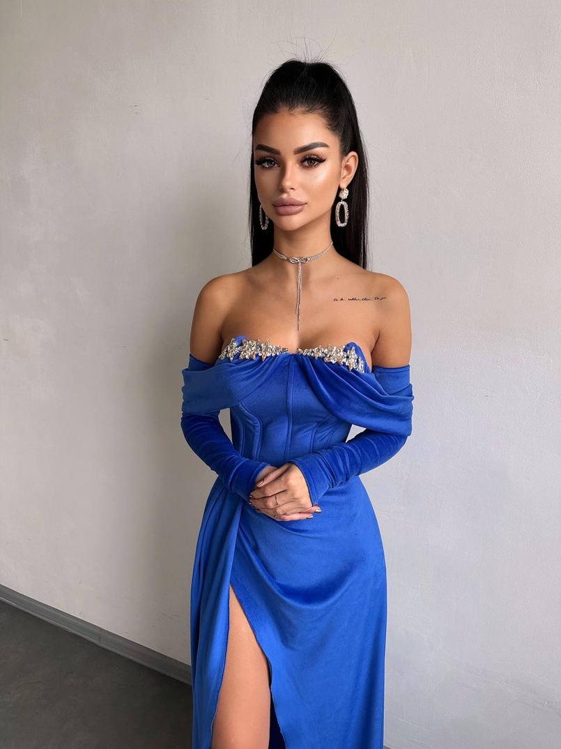 Оксамитова сукня максі декорована стразами Ручна робота Оксамитова сукня максі декорована стразами Ручна робота | PUSHKA SHOP