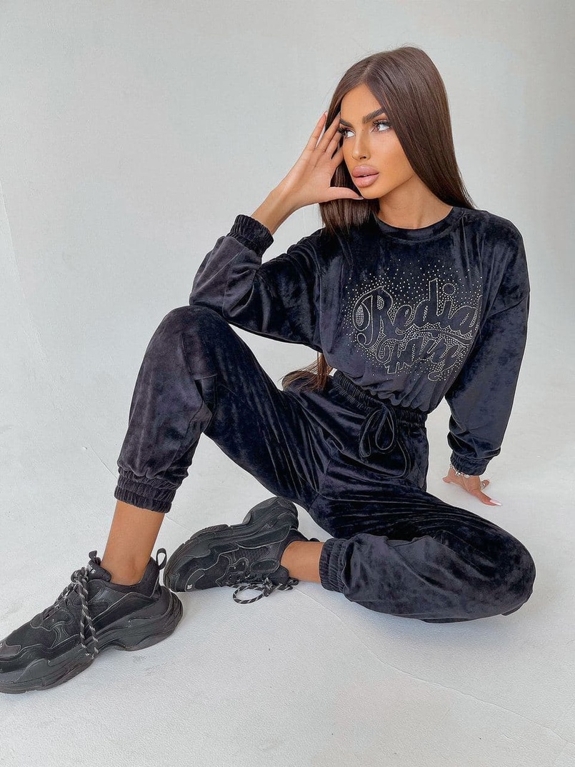 Плюшевый комбинезон, декорированный стразами Плюшевый комбинезон, декорированный стразами | PUSHKA SHOP