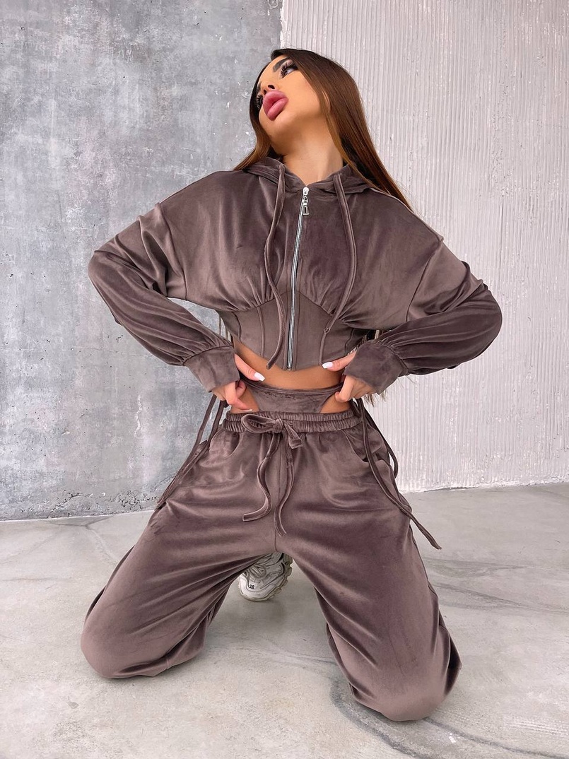 Велюровий комплект: кофта з корсетними елементами + джогери з імітацією трусиків Велюровий комплект: кофта з корсетними елементами + джогери з імітацією трусиків | PUSHKA SHOP