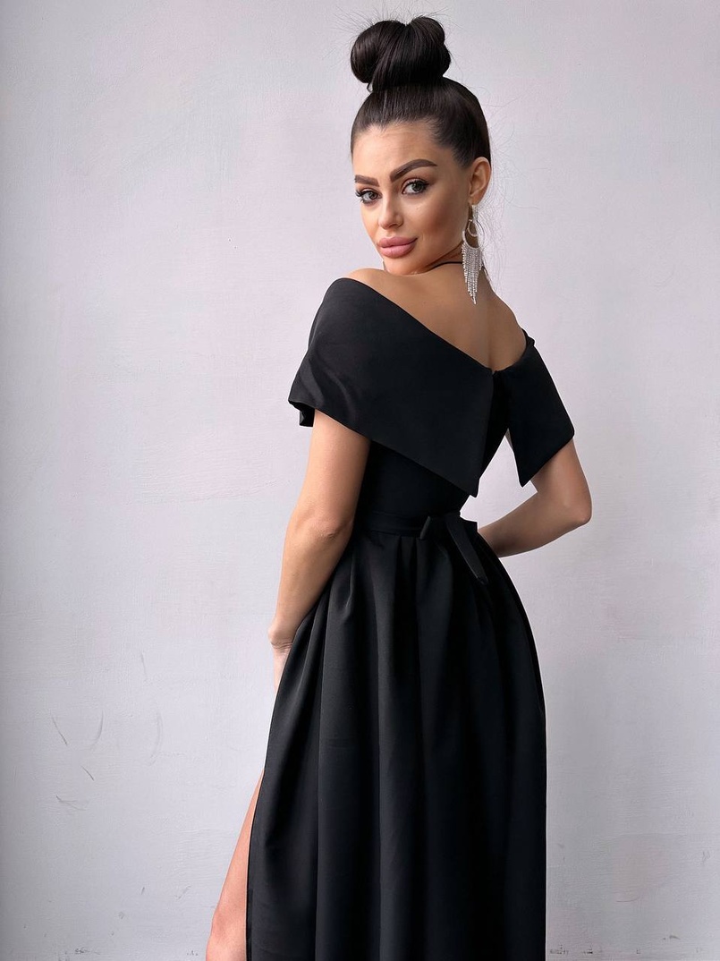 Сукня максі  з відкритими плечима та розрізом на спідниці Сукня максі  з відкритими плечима та розрізом на спідниці | PUSHKA SHOP