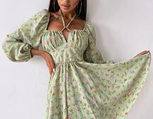 Цветочное платье с пышной юбкой и завязками на груди Цветочное платье с пышной юбкой и завязками на груди | PUSHKA SHOP