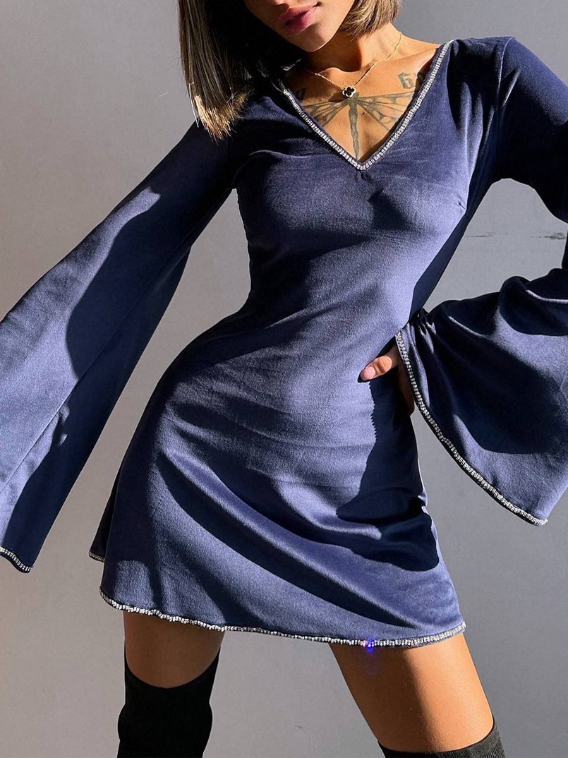 Оксамитова сукня,  декорована стразами з розкльошоними рукавами  | PUSHKA SHOP