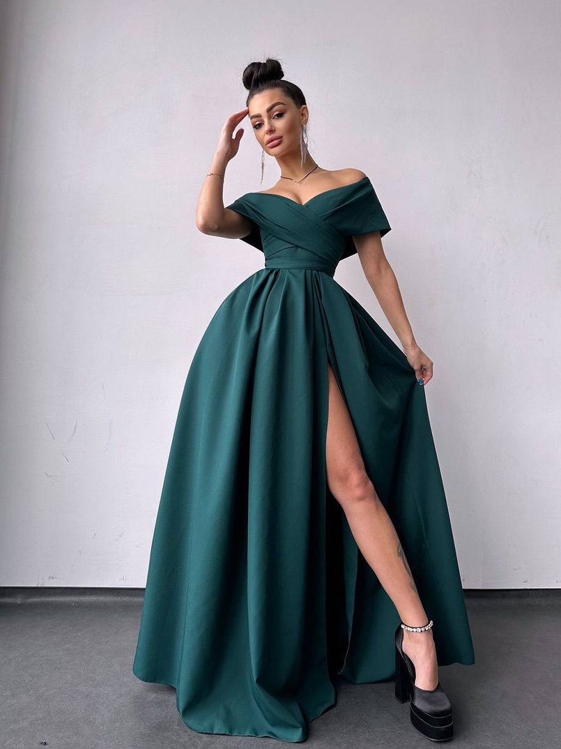 Сукня максі  з відкритими плечима та розрізом на спідниці Сукня максі  з відкритими плечима та розрізом на спідниці | PUSHKA SHOP