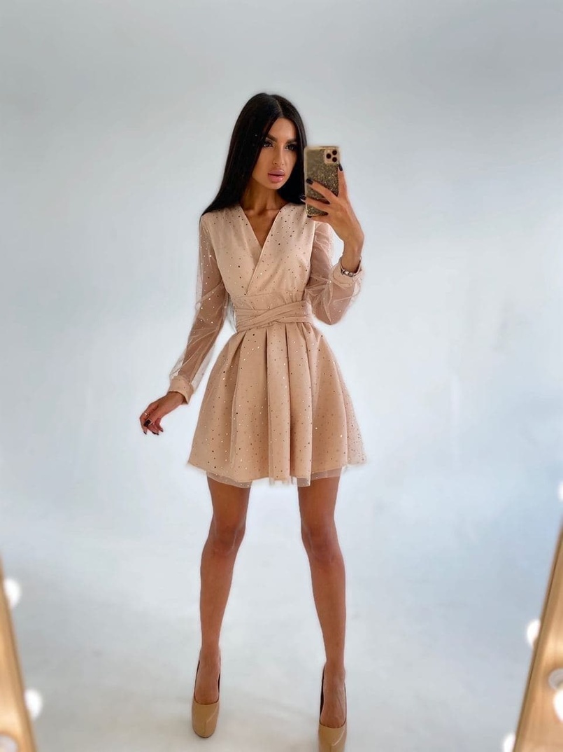 Милое платье с пышной юбочкой и запахом на груди Милое платье с пышной юбочкой и запахом на груди | PUSHKA SHOP