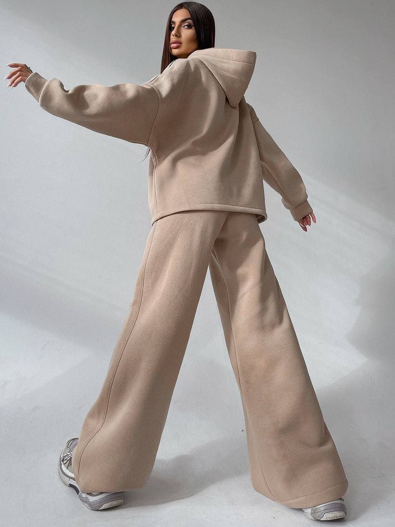 Тёплый костюм с расклешенными брюками Тёплый костюм с расклешенными брюками | PUSHKA SHOP