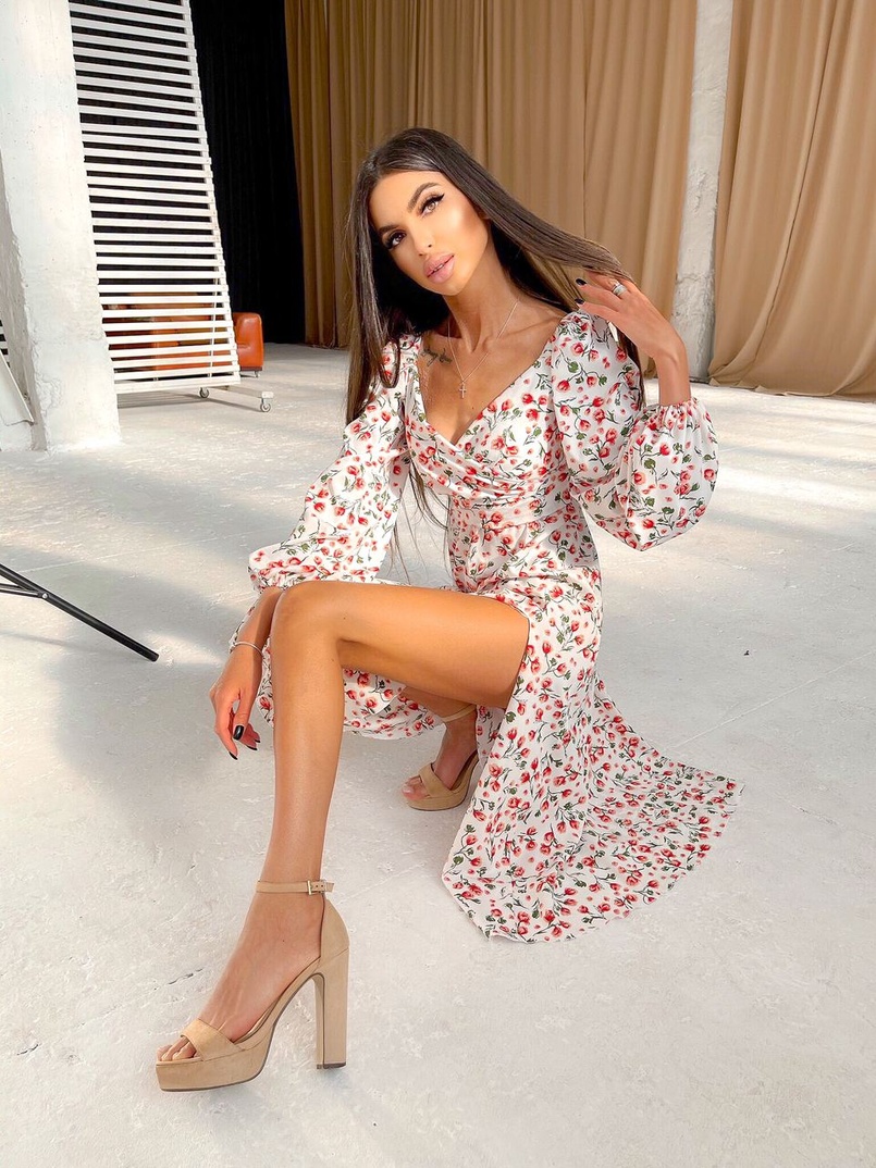 Цветочное платье-миди с разрезом Цветочное платье-миди с разрезом | PUSHKA SHOP