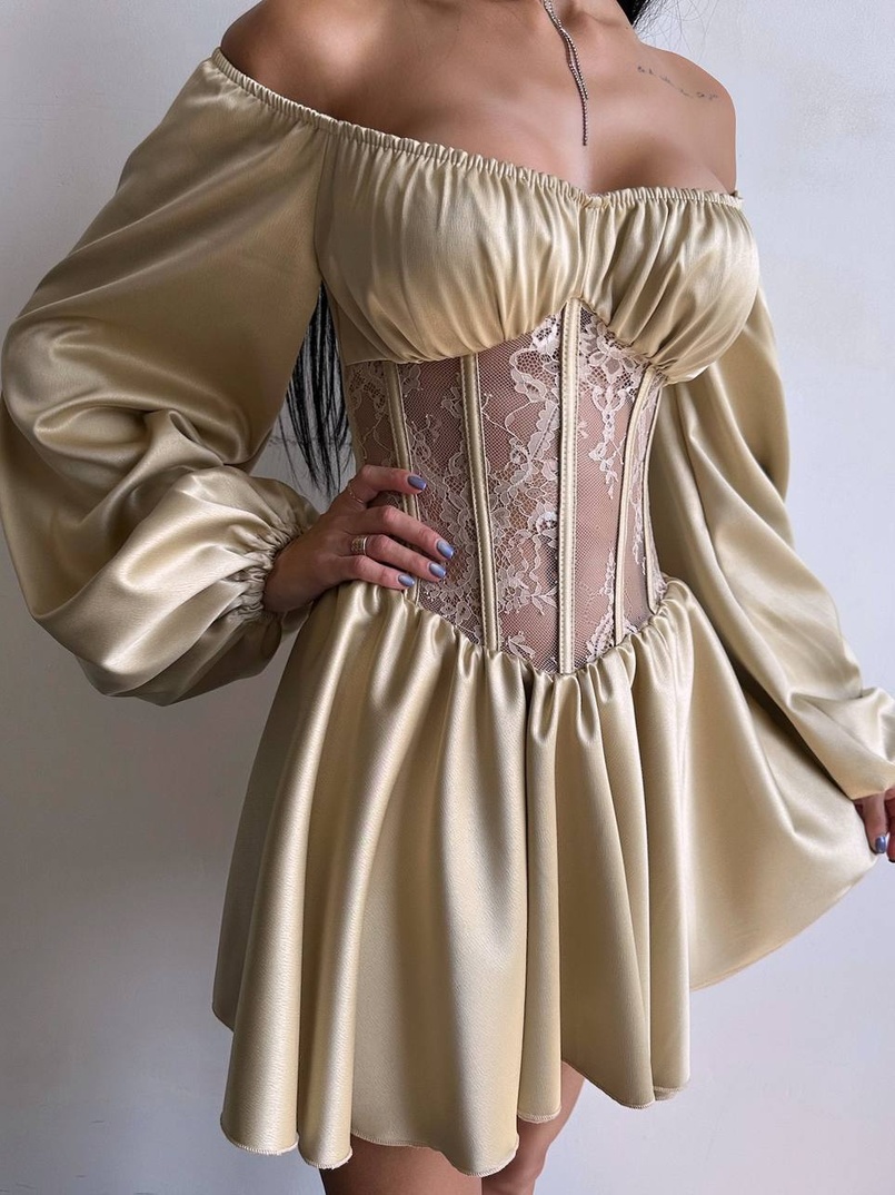 Атласна сукня з обʼємними рукавами та мереживом Атласна сукня з обʼємними рукавами та мереживом | PUSHKA SHOP