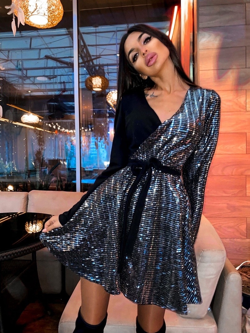 Комбинированное блестящее платье с запахом на груди Комбинированное блестящее платье с запахом на груди | PUSHKA SHOP