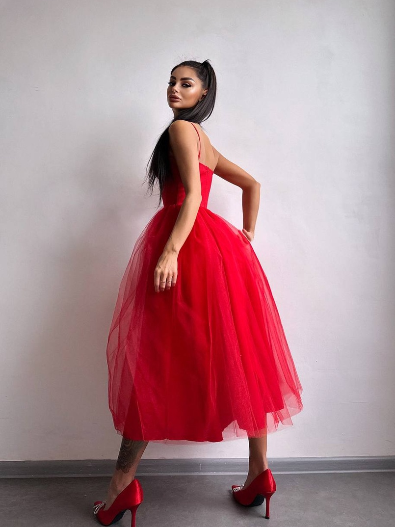 Сукня міді із чашечками з пишною спідницею Сукня міді із чашечками з пишною спідницею | PUSHKA SHOP