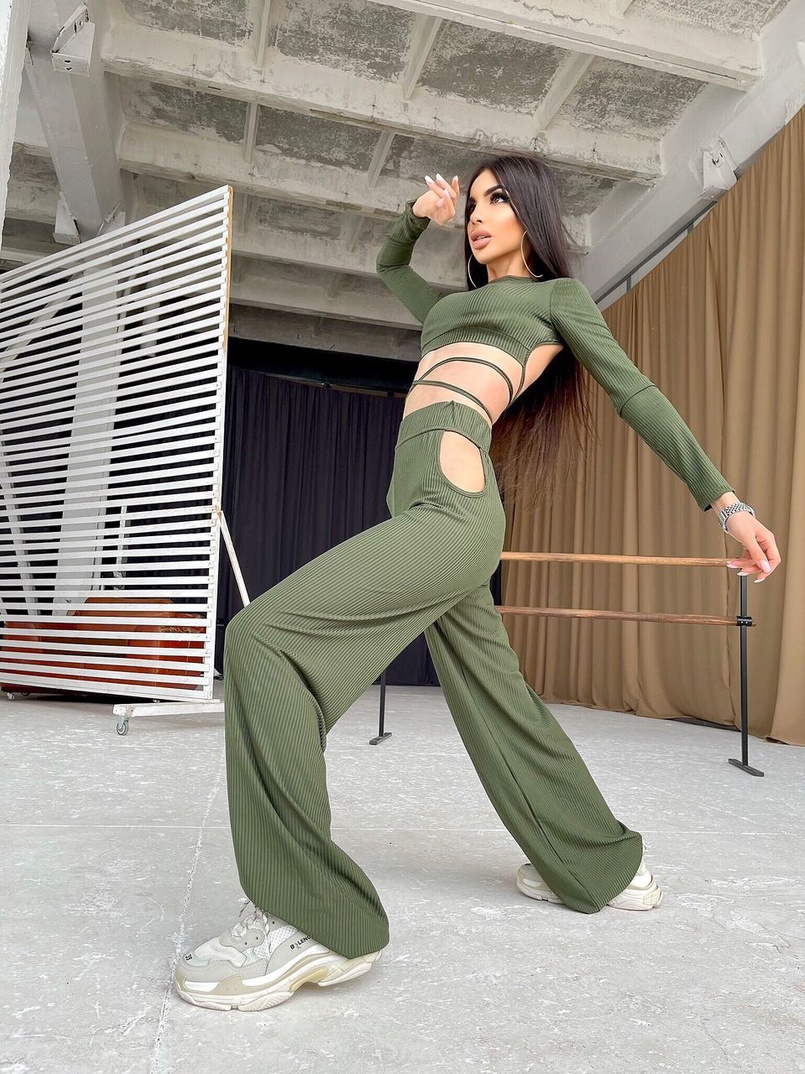 Трикотажный костюм с расклешенными брюками   Трикотажный костюм с расклешенными брюками   | PUSHKA SHOP