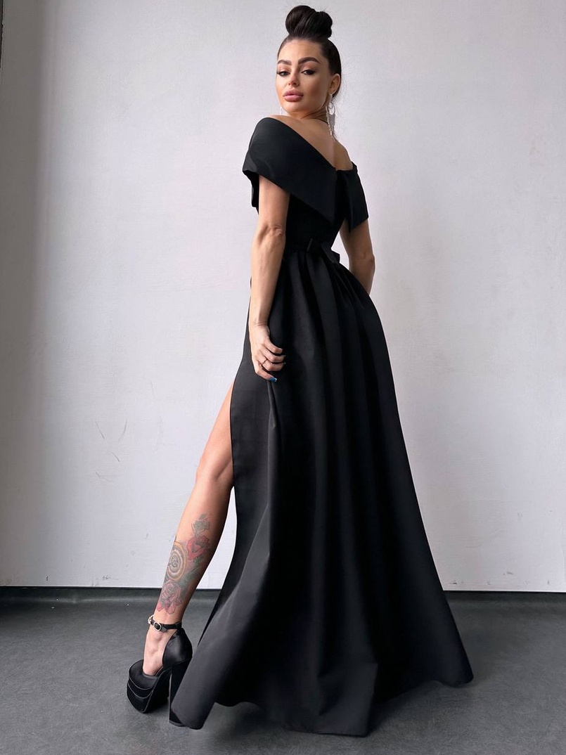 Сукня максі  з відкритими плечима та розрізом на спідниці Сукня максі  з відкритими плечима та розрізом на спідниці | PUSHKA SHOP