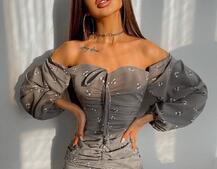 Платье со сборкой в цветочный принт Платье со сборкой в цветочный принт | PUSHKA SHOP