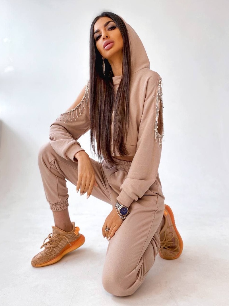 Костюм из качественной турецкой трехнитки, декорированный бахромой со стразами Костюм из качественной турецкой трехнитки, декорированный бахромой со стразами | PUSHKA SHOP