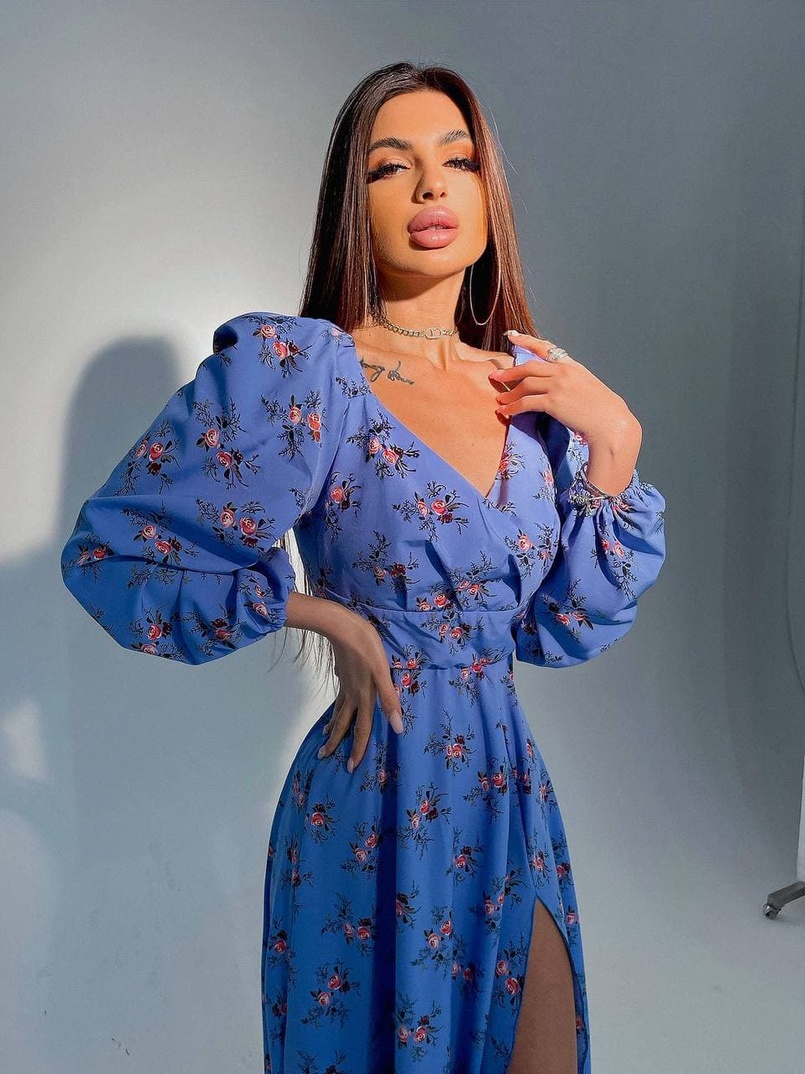 Цветочное платье-миди с разрезом и объемными рукавами Цветочное платье-миди с разрезом и объемными рукавами | PUSHKA SHOP