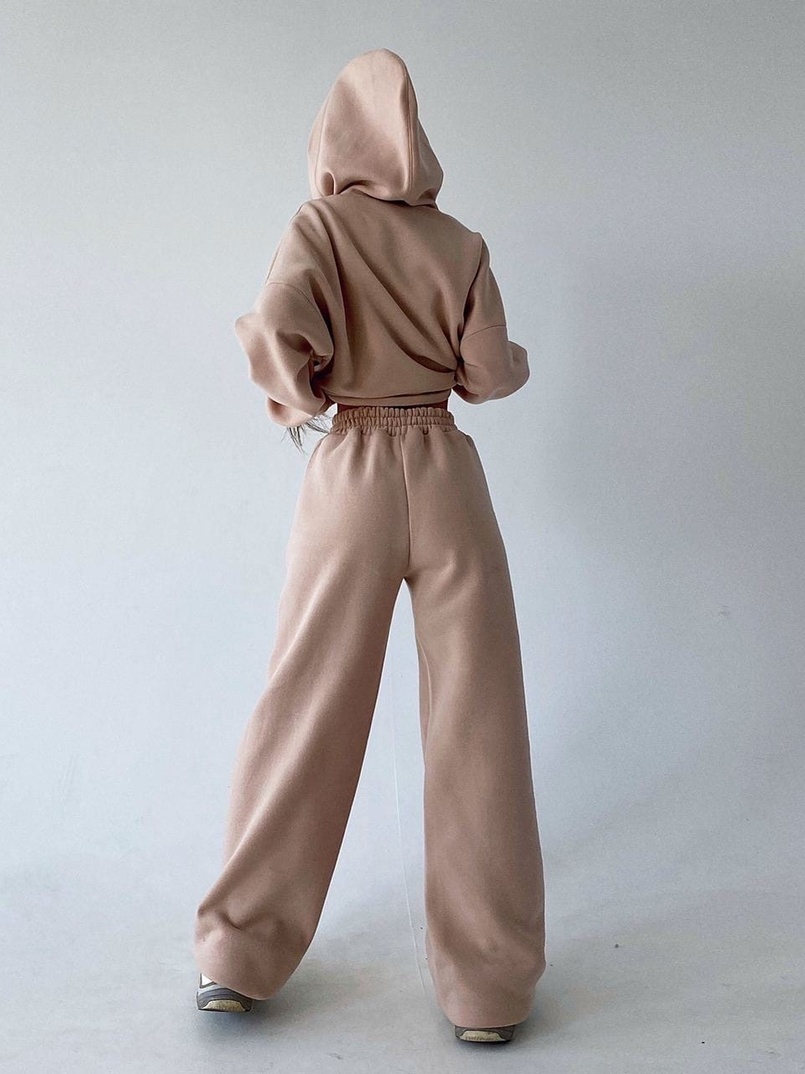 Бежевый oversize костюм с худи и расклешенными брюками Бежевый oversize костюм с худи и расклешенными брюками | PUSHKA SHOP