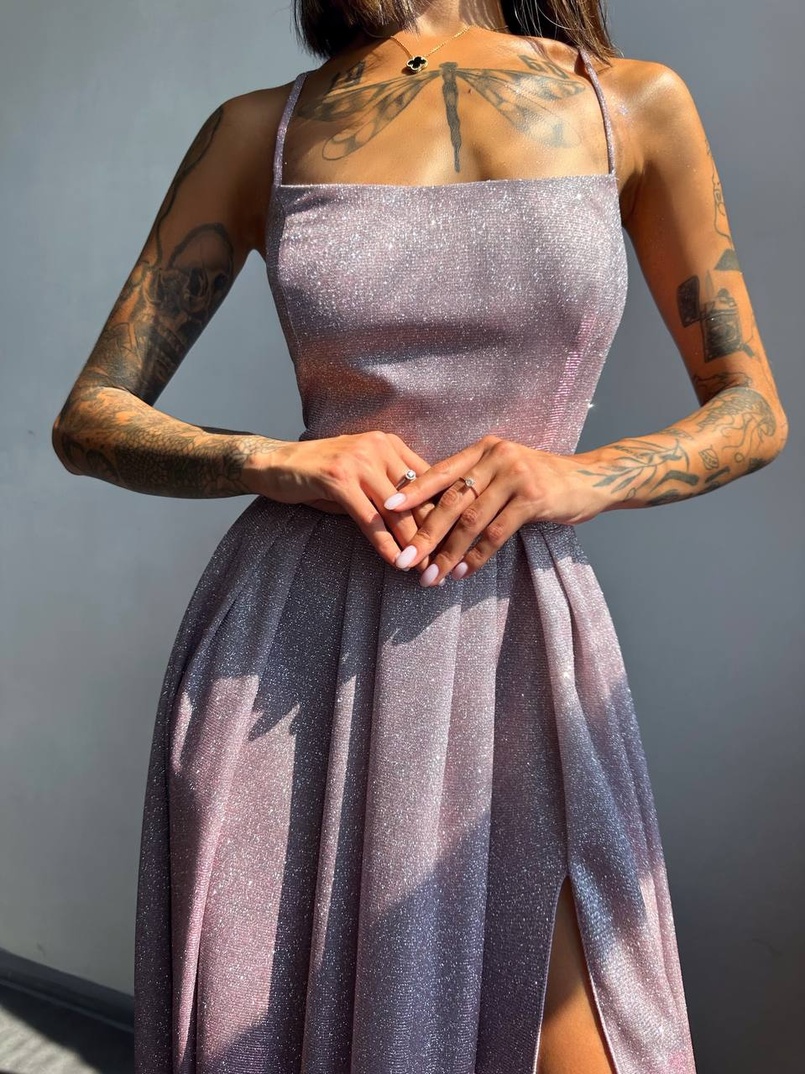 Сяюча сукня максі зі шнурівкою на спинці Сяюча сукня максі зі шнурівкою на спинці | PUSHKA SHOP