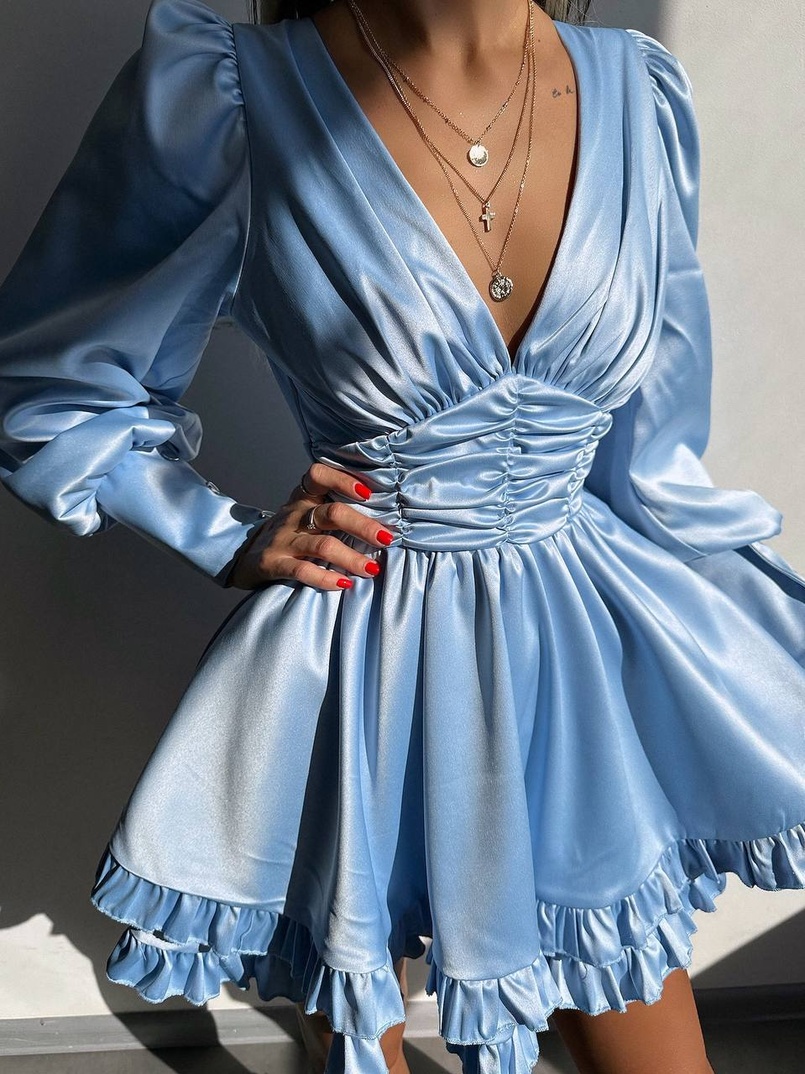 Атласна сукня з пишною подвійною спідницею та об‘ємними рукавами Атласна сукня з пишною подвійною спідницею та об‘ємними рукавами | PUSHKA SHOP